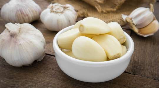 peeled-garlic